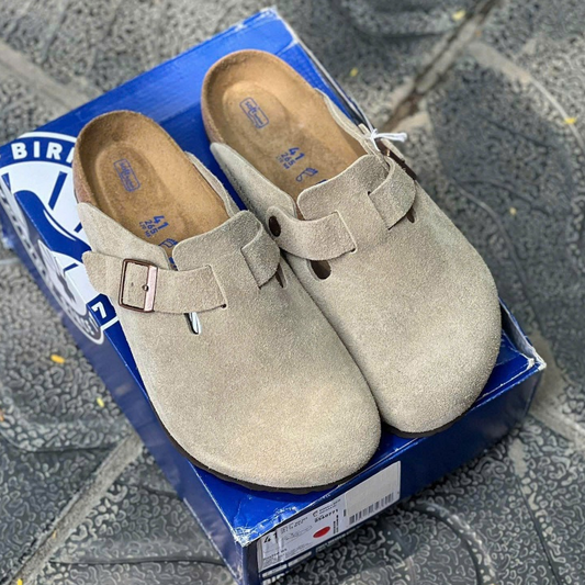 Classic Suede Clogs – Everyday Comfort & Style